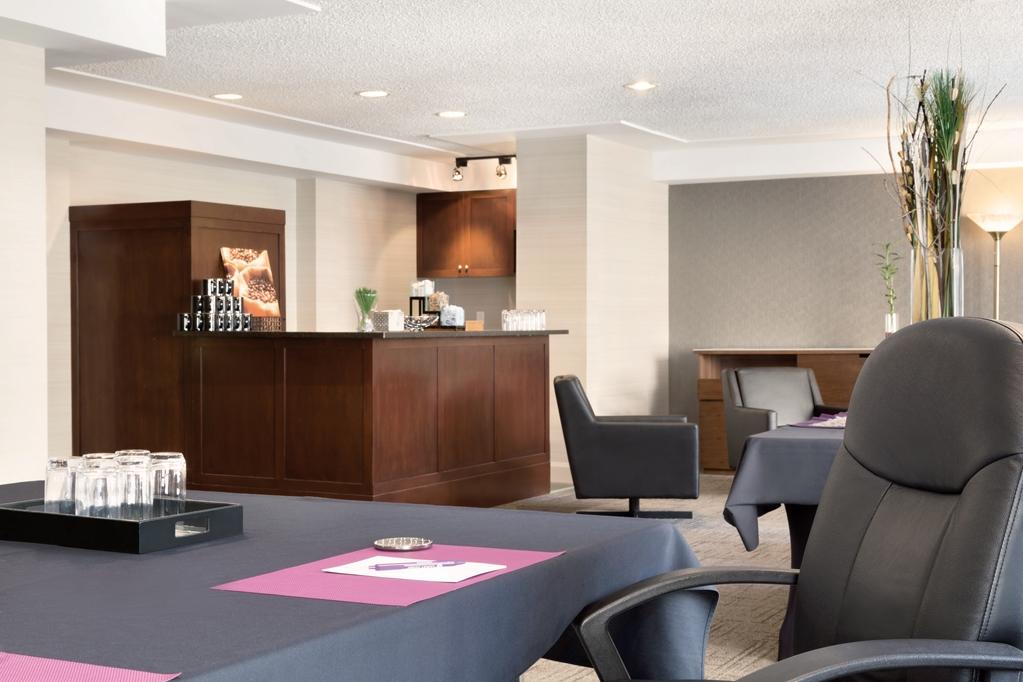 โคสต์ เอ็ดมอนตัน พลาซ่า โฮเทล บาย เอพีเอ Hotel เอดมันตัน ร้านอาหาร รูปภาพ