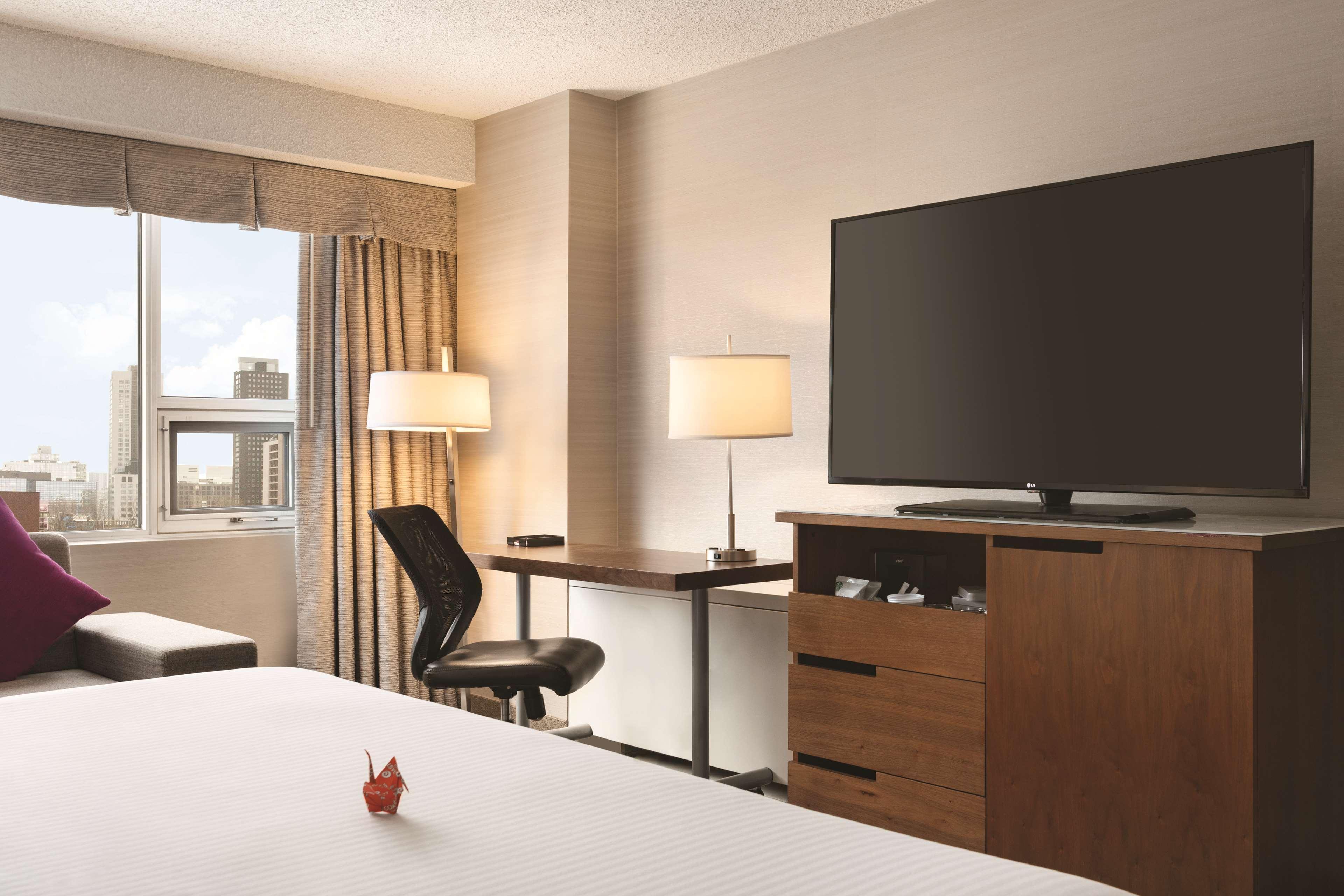 โคสต์ เอ็ดมอนตัน พลาซ่า โฮเทล บาย เอพีเอ Hotel เอดมันตัน ภายนอก รูปภาพ