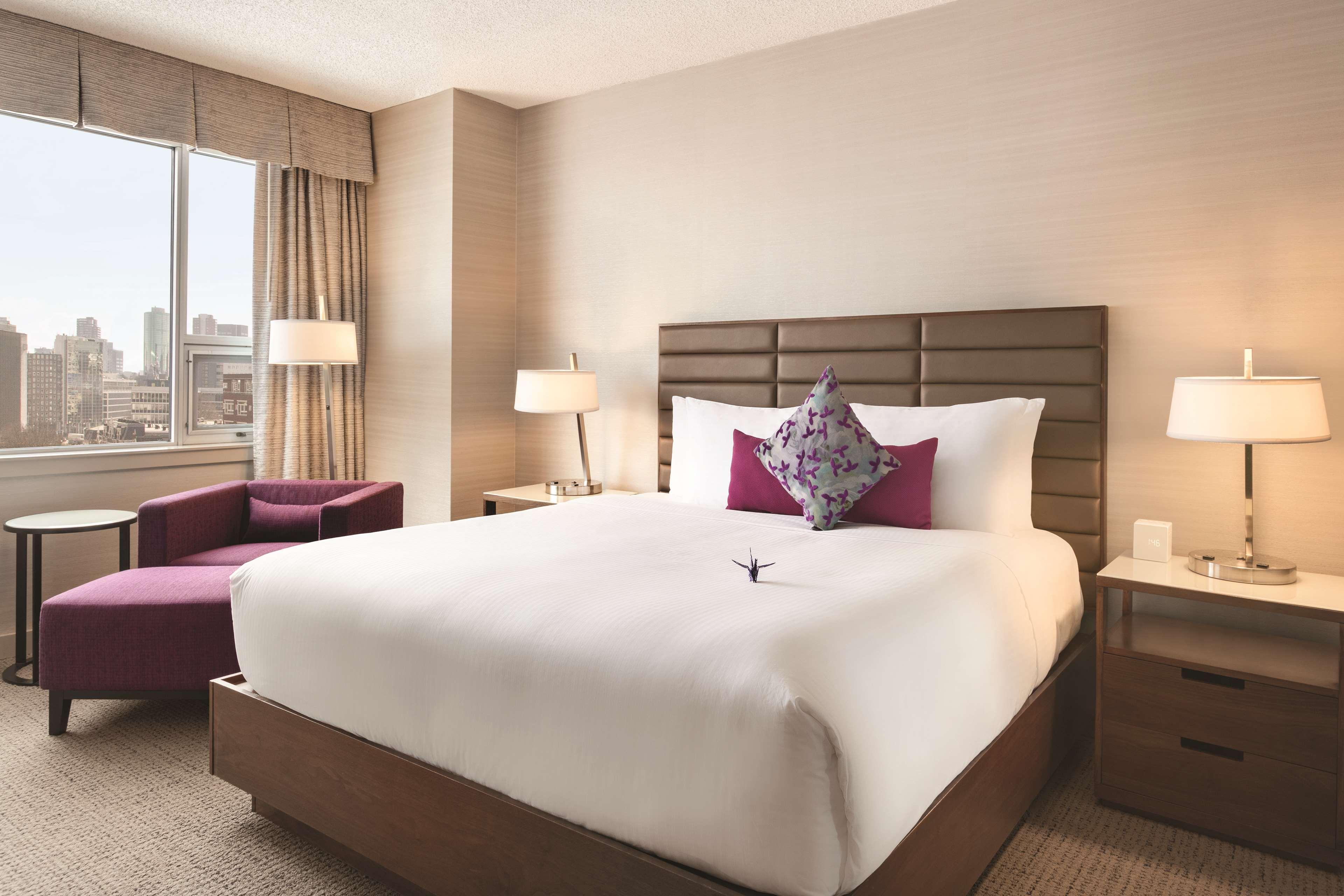 โคสต์ เอ็ดมอนตัน พลาซ่า โฮเทล บาย เอพีเอ Hotel เอดมันตัน ภายนอก รูปภาพ