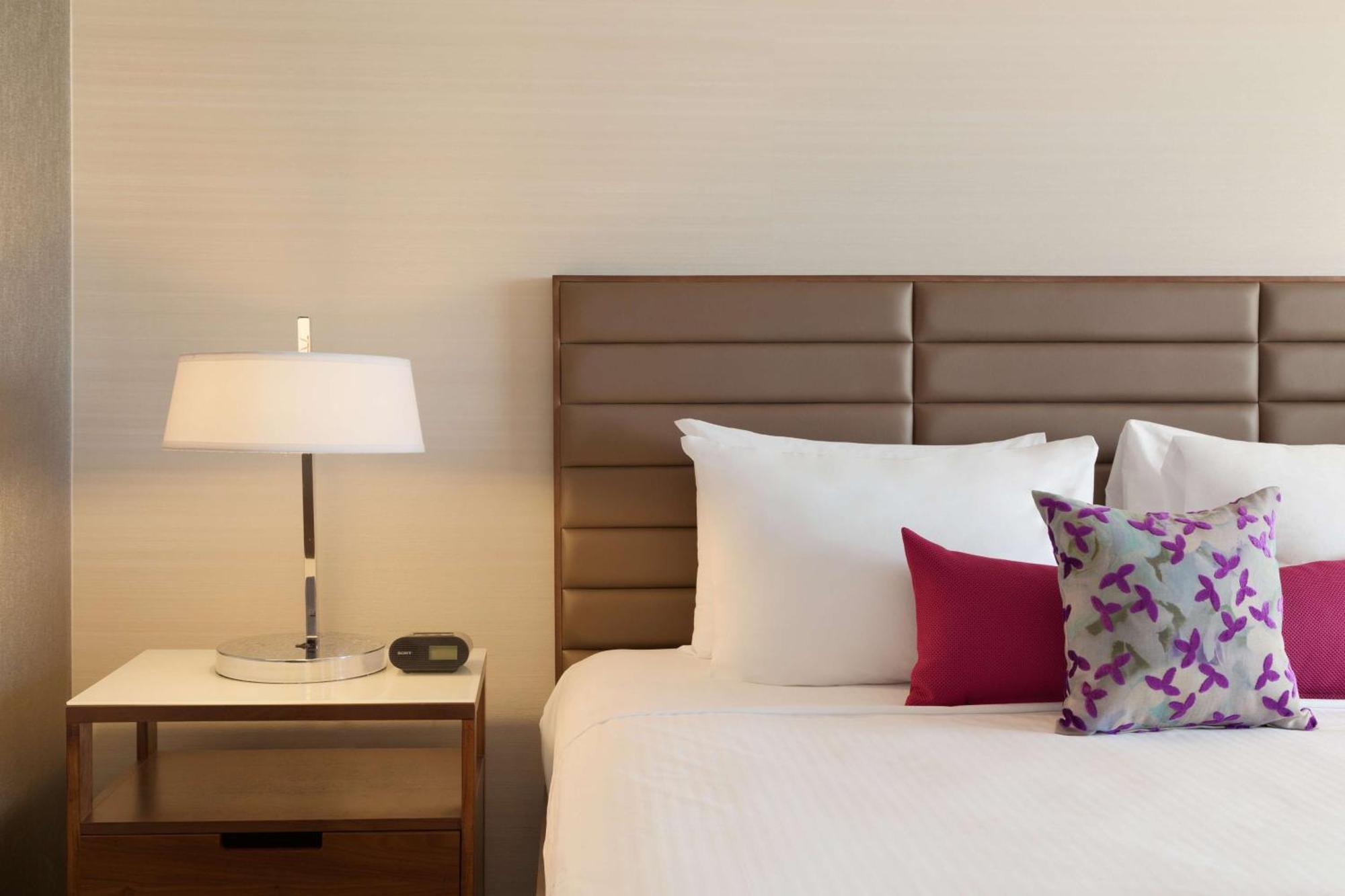 โคสต์ เอ็ดมอนตัน พลาซ่า โฮเทล บาย เอพีเอ Hotel เอดมันตัน ภายนอก รูปภาพ