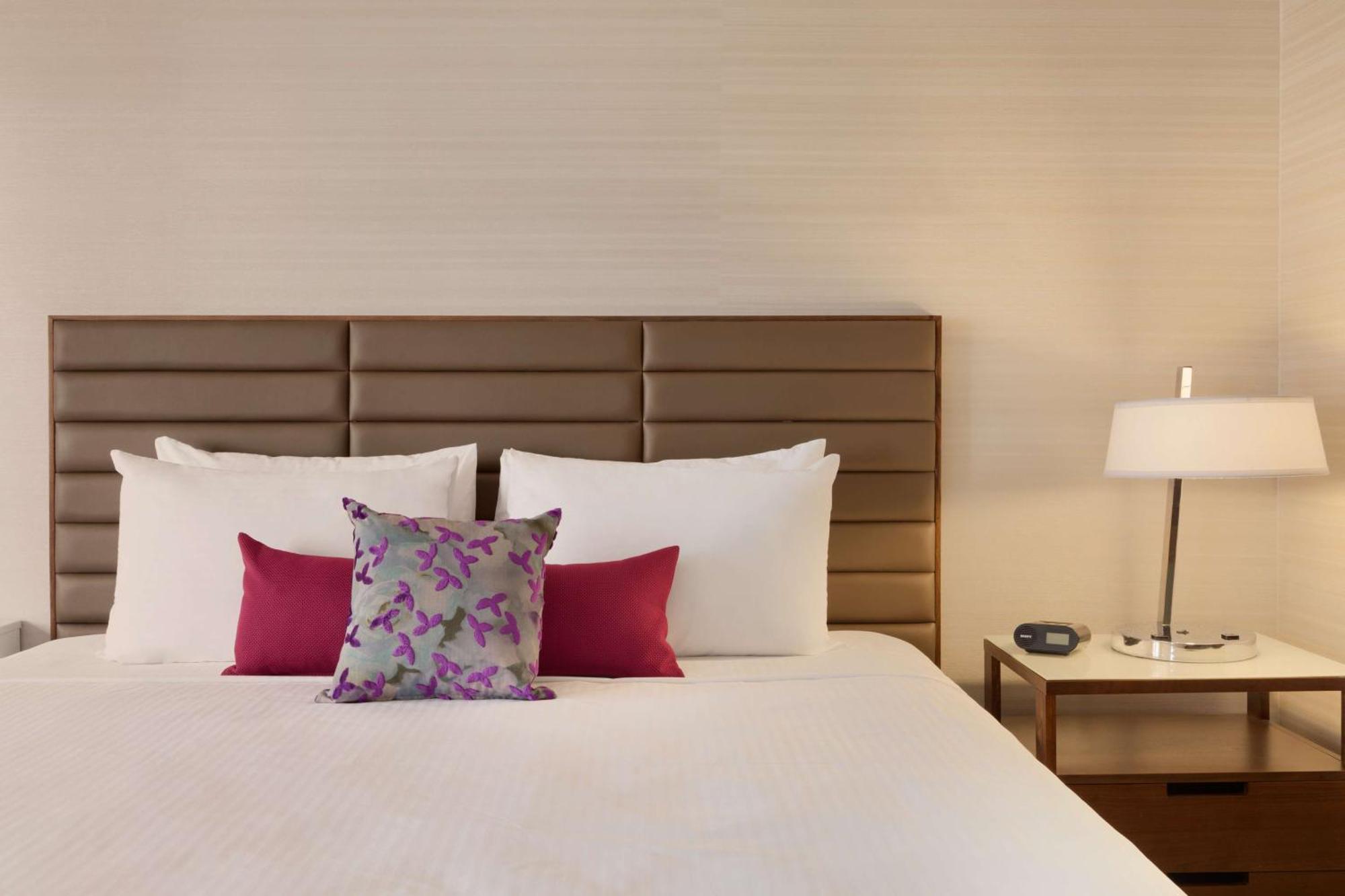 โคสต์ เอ็ดมอนตัน พลาซ่า โฮเทล บาย เอพีเอ Hotel เอดมันตัน ภายนอก รูปภาพ