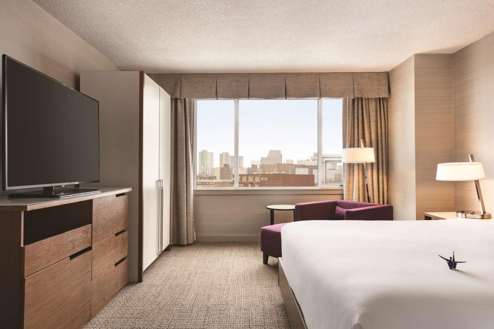 โคสต์ เอ็ดมอนตัน พลาซ่า โฮเทล บาย เอพีเอ Hotel เอดมันตัน ภายนอก รูปภาพ