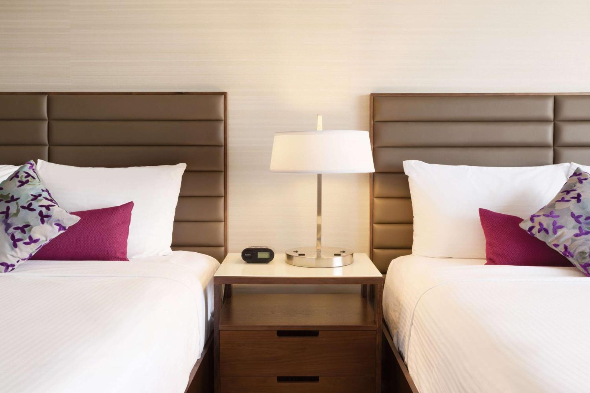 โคสต์ เอ็ดมอนตัน พลาซ่า โฮเทล บาย เอพีเอ Hotel เอดมันตัน ภายนอก รูปภาพ