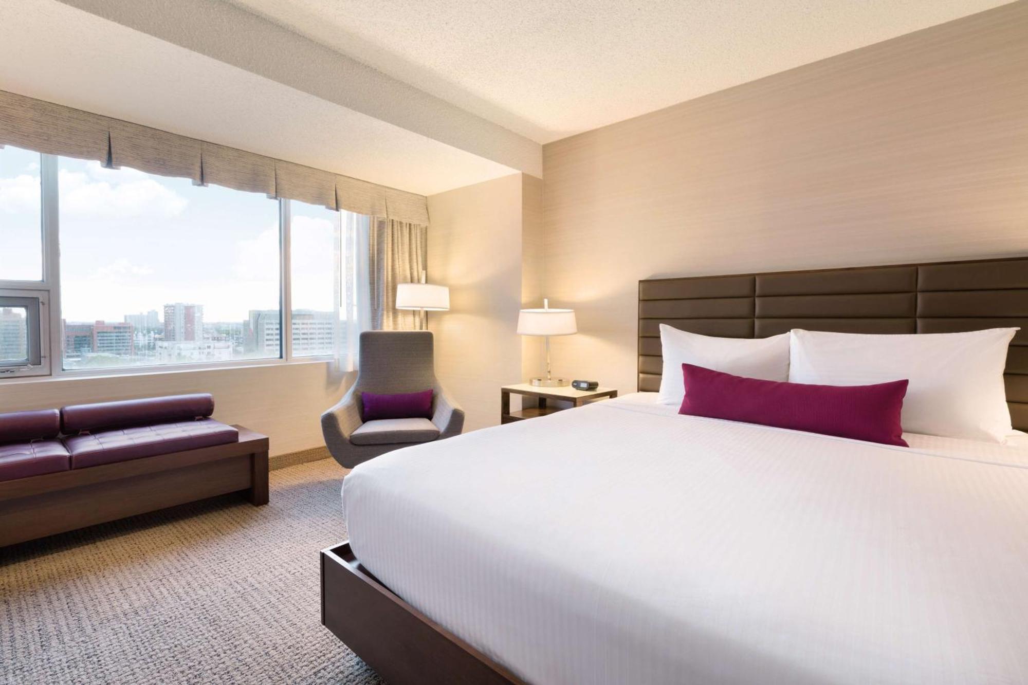 โคสต์ เอ็ดมอนตัน พลาซ่า โฮเทล บาย เอพีเอ Hotel เอดมันตัน ภายนอก รูปภาพ