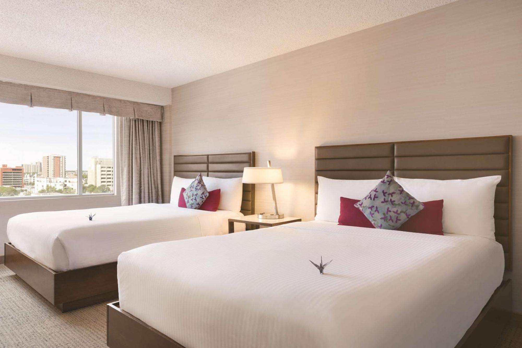 โคสต์ เอ็ดมอนตัน พลาซ่า โฮเทล บาย เอพีเอ Hotel เอดมันตัน ภายนอก รูปภาพ