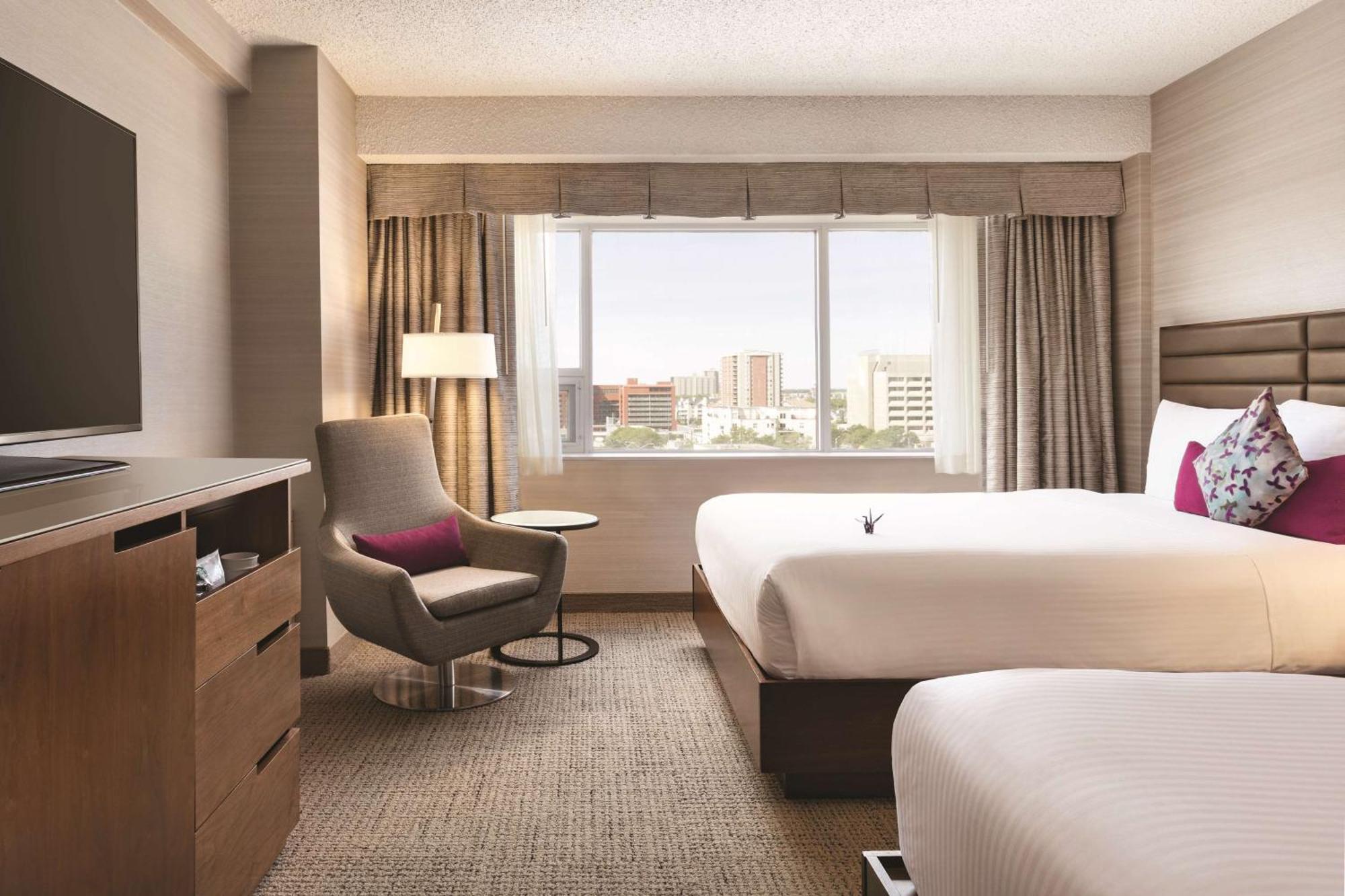 โคสต์ เอ็ดมอนตัน พลาซ่า โฮเทล บาย เอพีเอ Hotel เอดมันตัน ภายนอก รูปภาพ