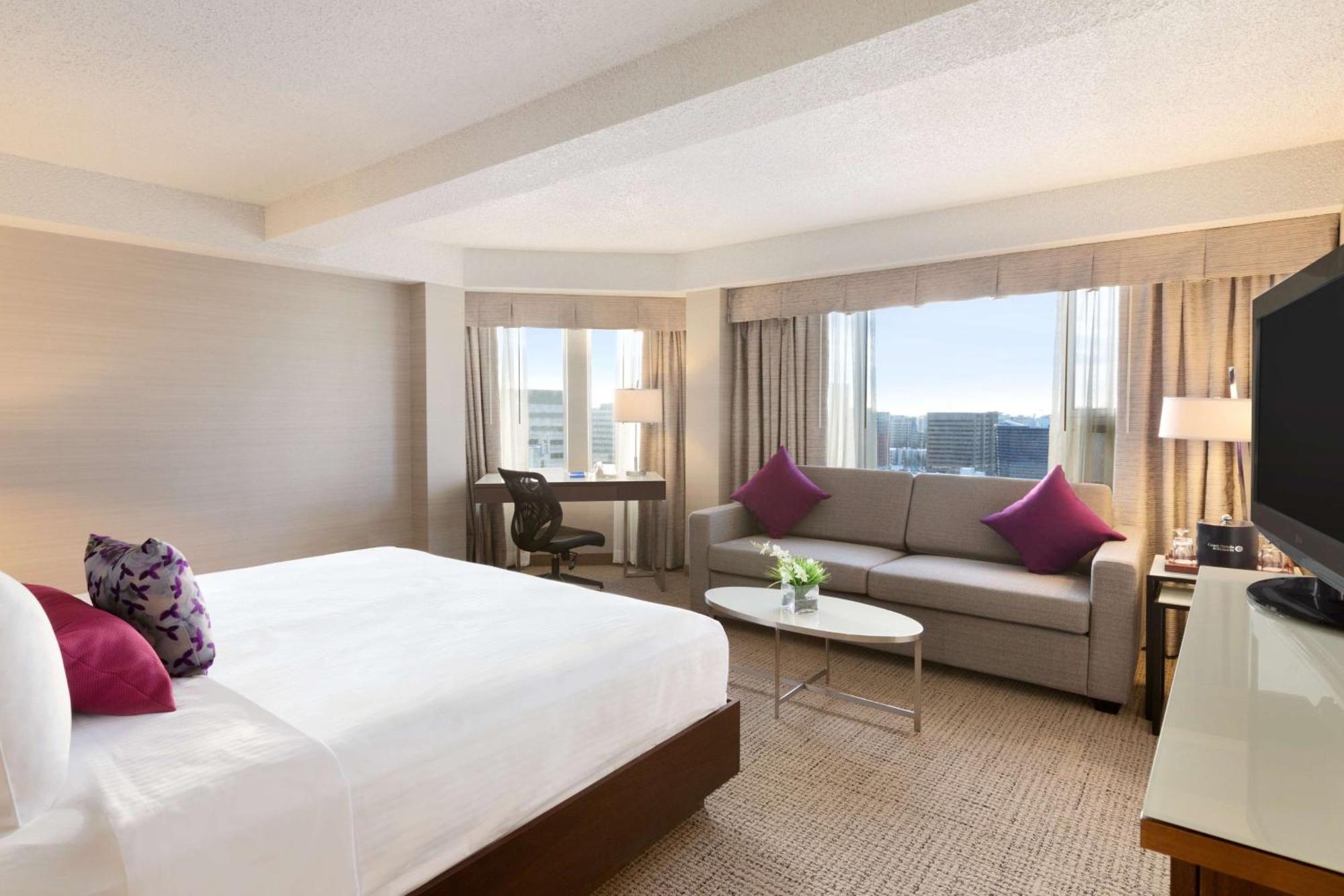 โคสต์ เอ็ดมอนตัน พลาซ่า โฮเทล บาย เอพีเอ Hotel เอดมันตัน ภายนอก รูปภาพ