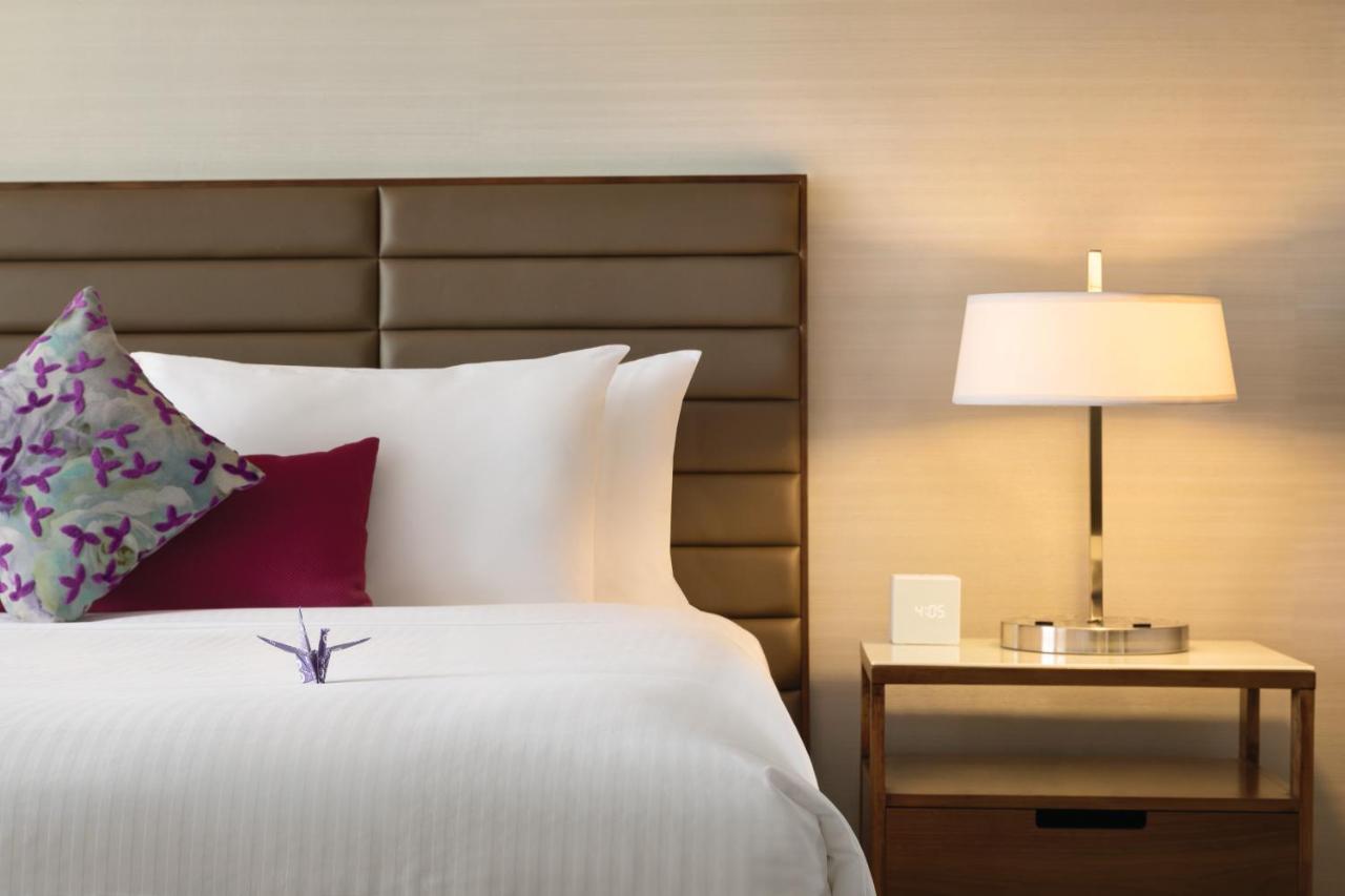 โคสต์ เอ็ดมอนตัน พลาซ่า โฮเทล บาย เอพีเอ Hotel เอดมันตัน ภายนอก รูปภาพ