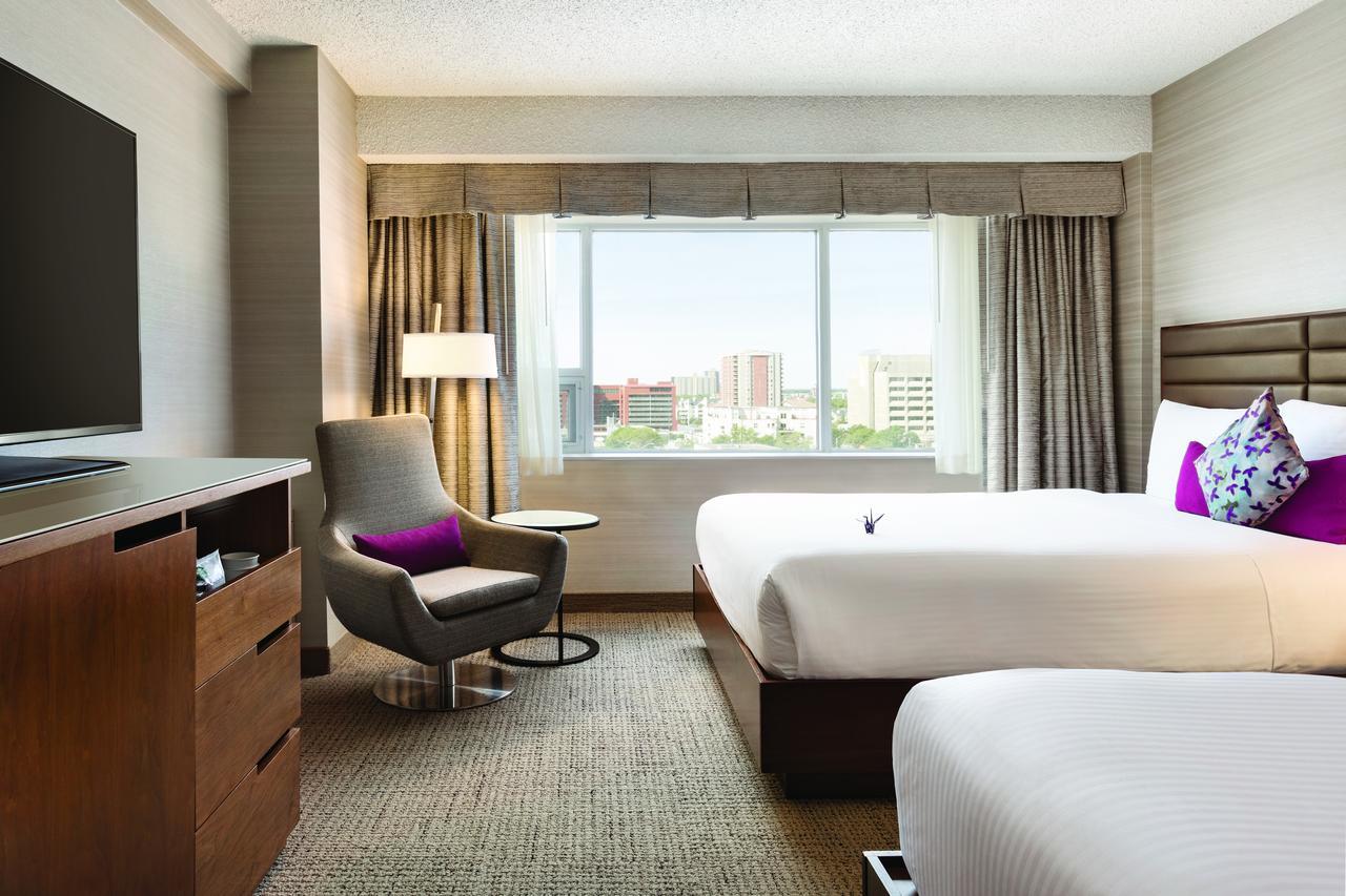 โคสต์ เอ็ดมอนตัน พลาซ่า โฮเทล บาย เอพีเอ Hotel เอดมันตัน ภายนอก รูปภาพ