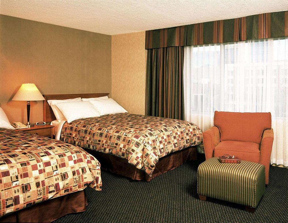 โคสต์ เอ็ดมอนตัน พลาซ่า โฮเทล บาย เอพีเอ Hotel เอดมันตัน ภายนอก รูปภาพ